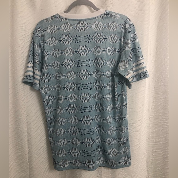 Fly Emirates women’s authentic jersey size medium turquoise Real Madrid - Picture 5 of 6